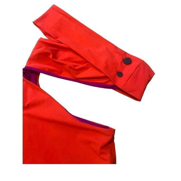 ALIX NYC
Shelborne Swimsuit
Select a Color
Color: Magenta & Red - Picture 5 of 12